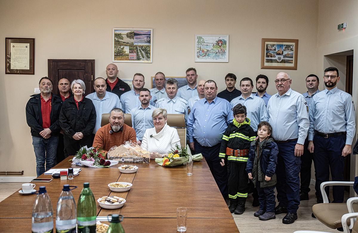 Bicskei adomány a tusnádfürdői önkéntes lánglovagoknak
